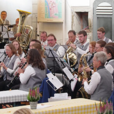 Musikalischer Wein und Zwiebelkuchen in Mundelsheim